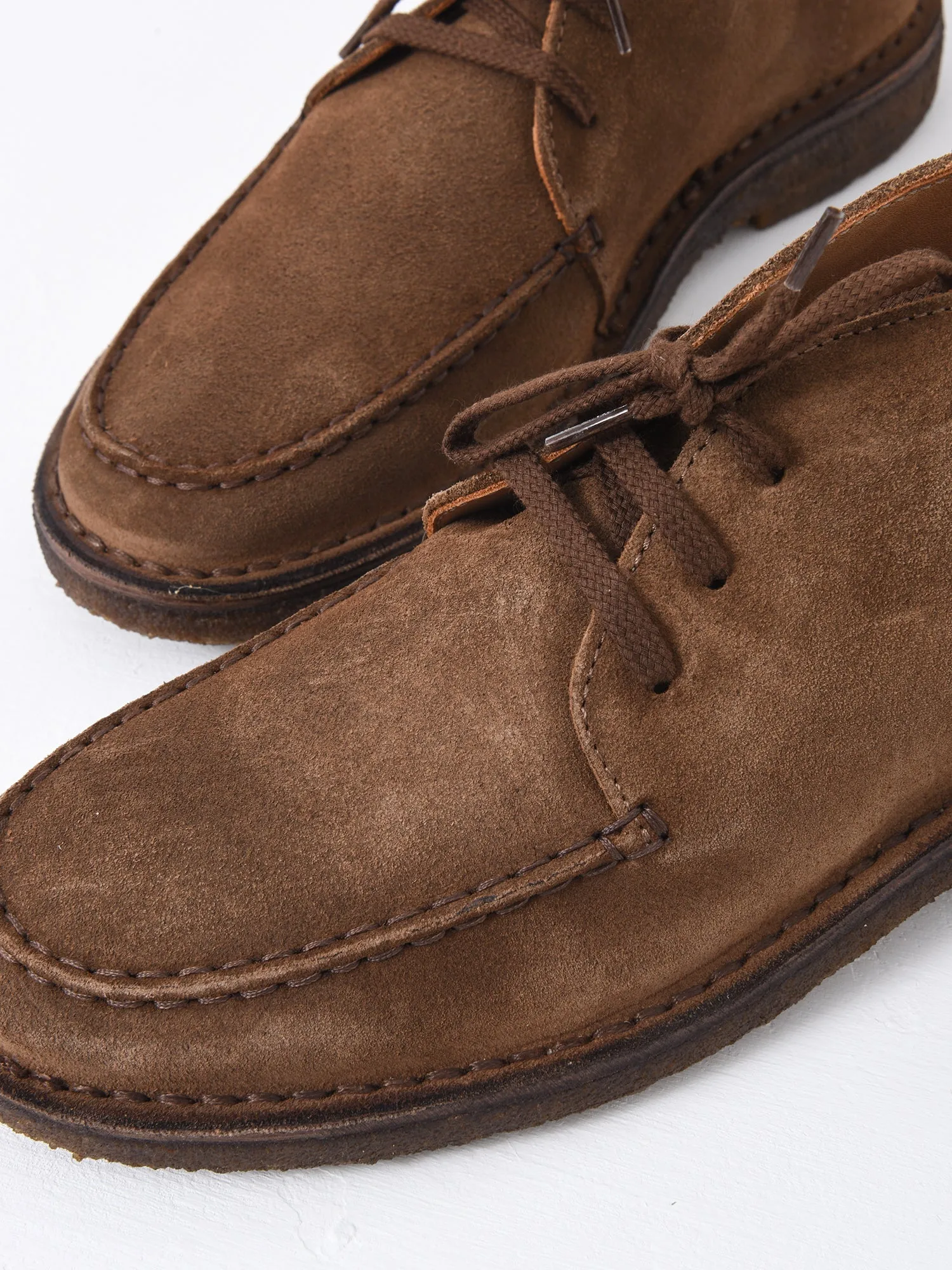 CROSBY MOC-TOE CHUKKA BOOT BROWN SUEDE