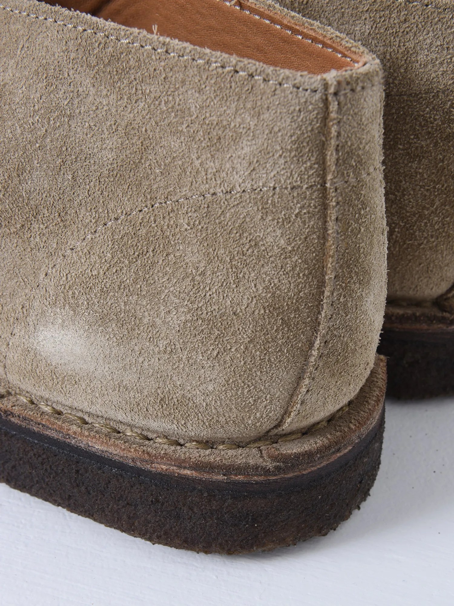 CROSBY MOC-TOE CHUKKA BOOT SAND SUEDE