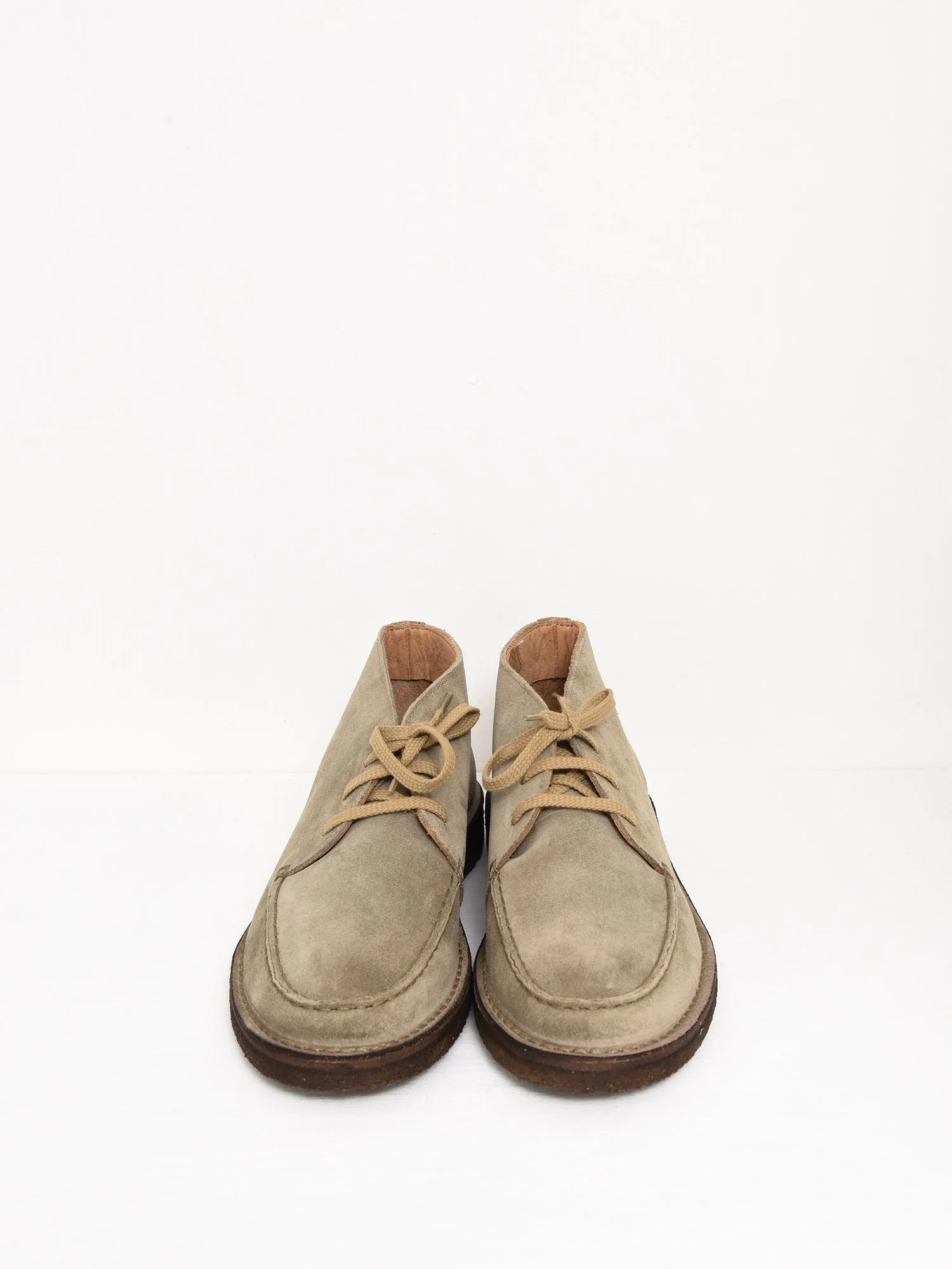 CROSBY MOC-TOE CHUKKA BOOT_SAND SUEDE(300)
