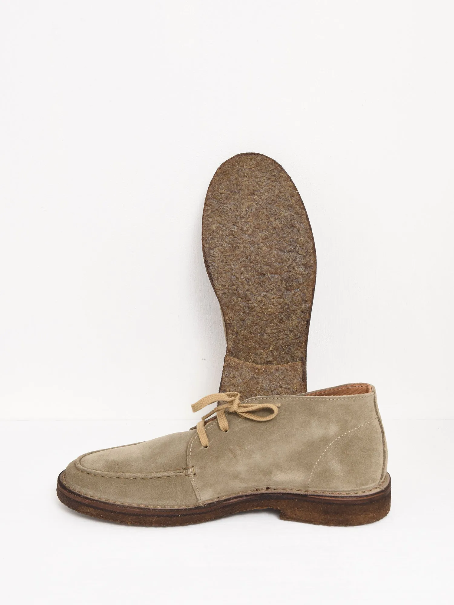 CROSBY MOC-TOE CHUKKA BOOT_SAND SUEDE(300)