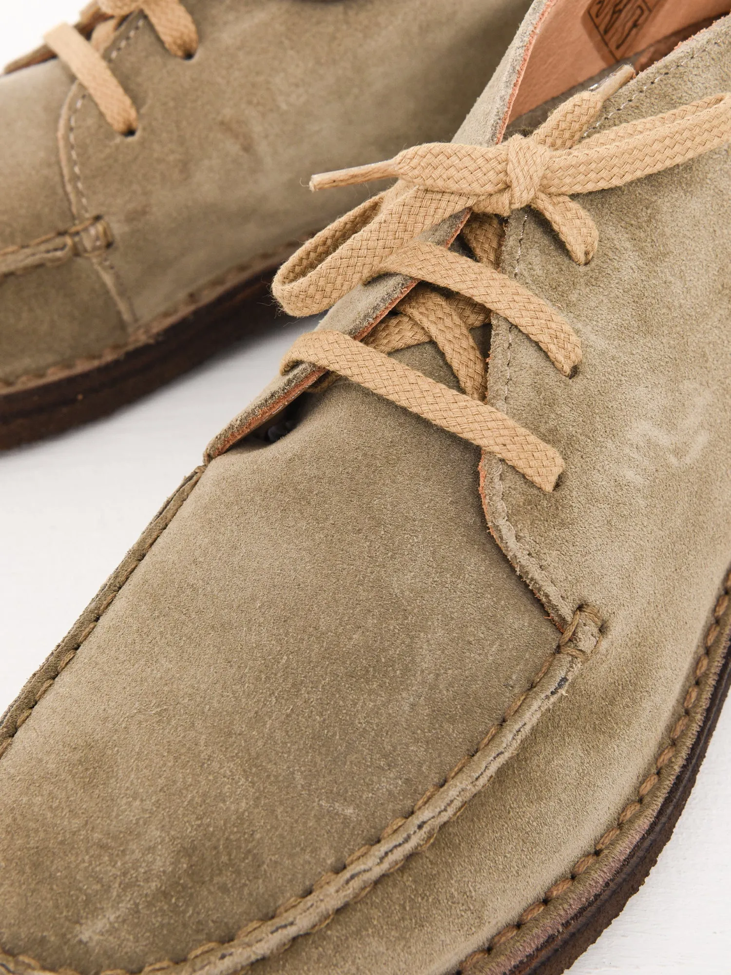 CROSBY MOC-TOE CHUKKA BOOT_SAND SUEDE(300)